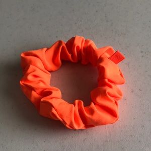 Lululemon uplifting scrunchies, in neon orange